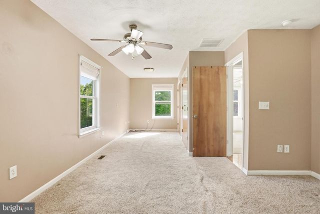 902 ENFIELD DR, Winchester, VA 22602