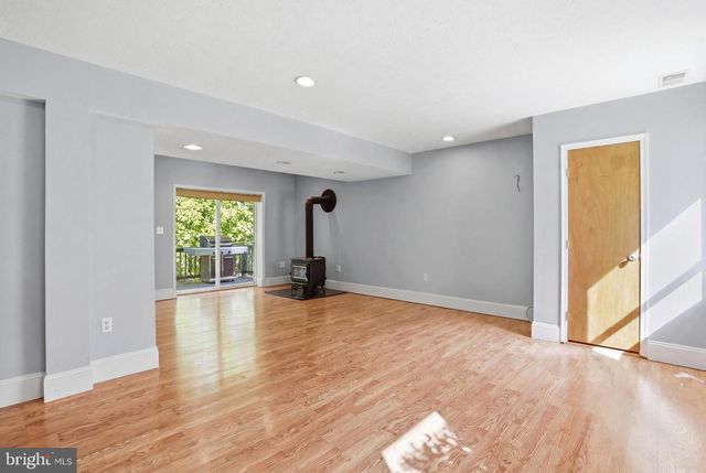 902 ENFIELD DR, Winchester, VA 22602