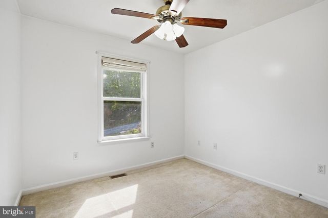 902 ENFIELD DR, Winchester, VA 22602