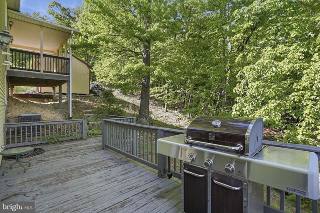 902 ENFIELD DR, Winchester, VA 22602