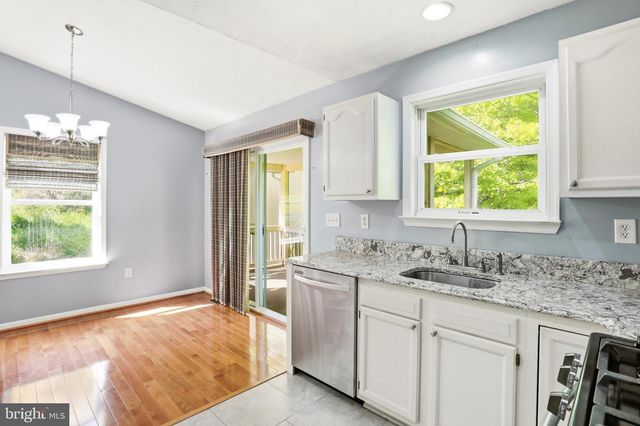 902 ENFIELD DR, Winchester, VA 22602