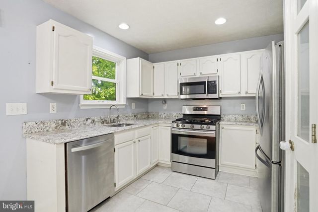 902 ENFIELD DR, Winchester, VA 22602