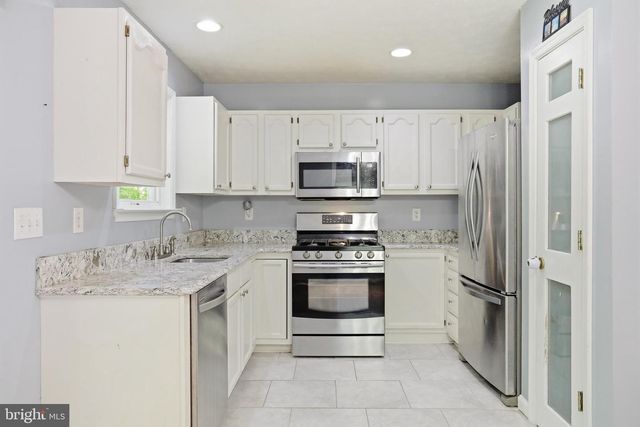 902 ENFIELD DR, Winchester, VA 22602