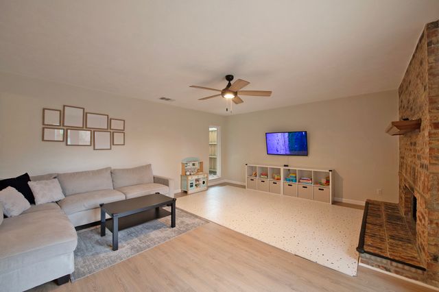 9322 Shipman Street, Rowlett, TX 75088