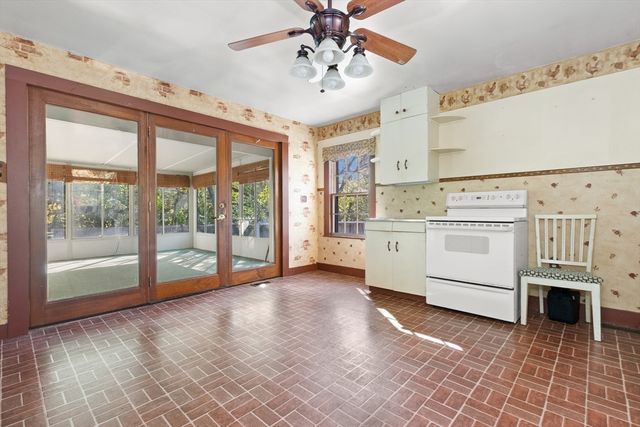270 Elm Street, Amesbury, MA 01913