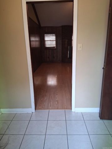 1914 Sunset Cove, Pine Bluff, AR 71603