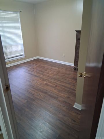 1914 Sunset Cove, Pine Bluff, AR 71603