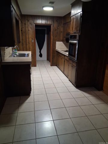 1914 Sunset Cove, Pine Bluff, AR 71603