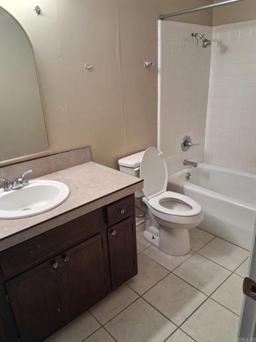 1914 Sunset Cove, Pine Bluff, AR 71603