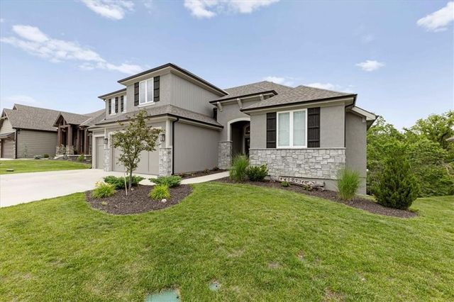 13430 Terrace Park Drive, Parkville, MO 64152