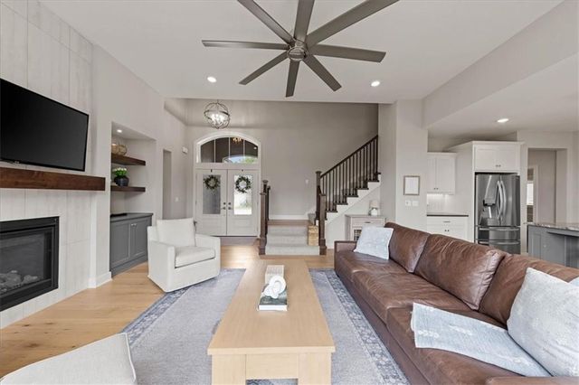 13430 Terrace Park Drive, Parkville, MO 64152