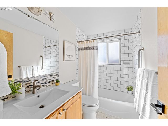 2420 Sw 172ND Ct, Beaverton, OR 97003