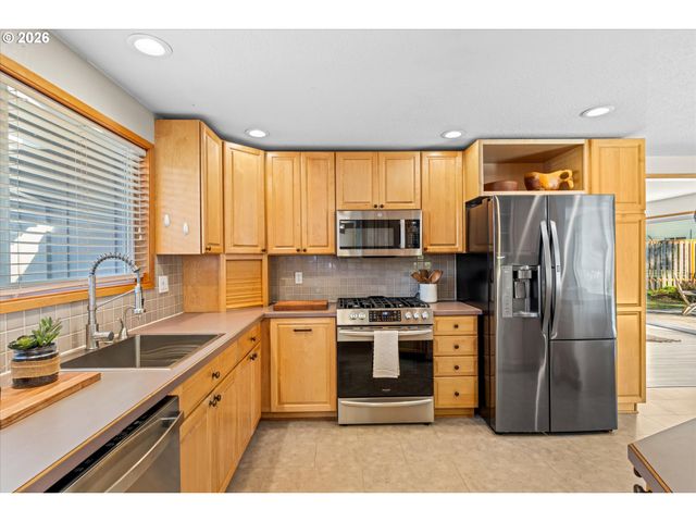 2420 Sw 172ND Ct, Beaverton, OR 97003