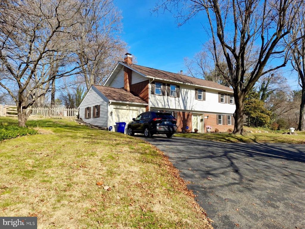 7301 MILL RUN, Rockville, MD 20855