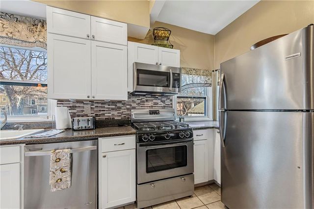 3132 Summit Street, Kansas City, MO 64111