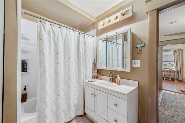 3132 Summit Street, Kansas City, MO 64111