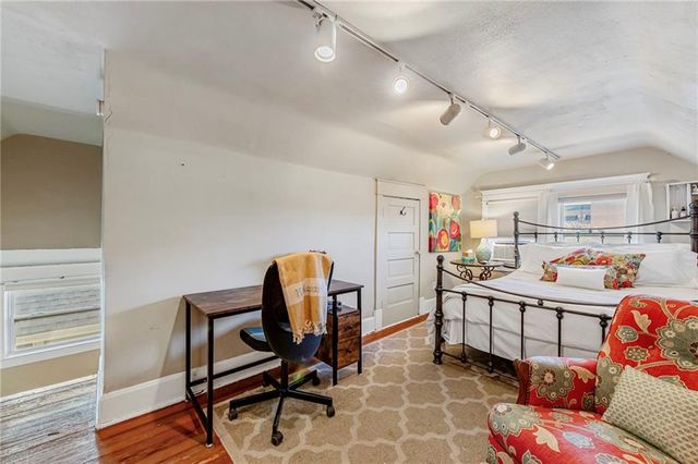 3132 Summit Street, Kansas City, MO 64111