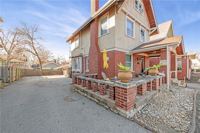 3132 Summit Street, Kansas City, MO 64111