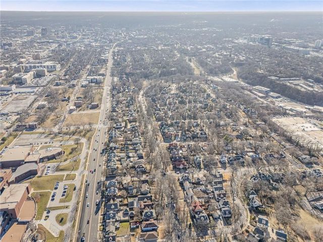 3132 Summit Street, Kansas City, MO 64111