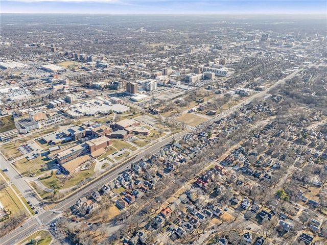 3132 Summit Street, Kansas City, MO 64111