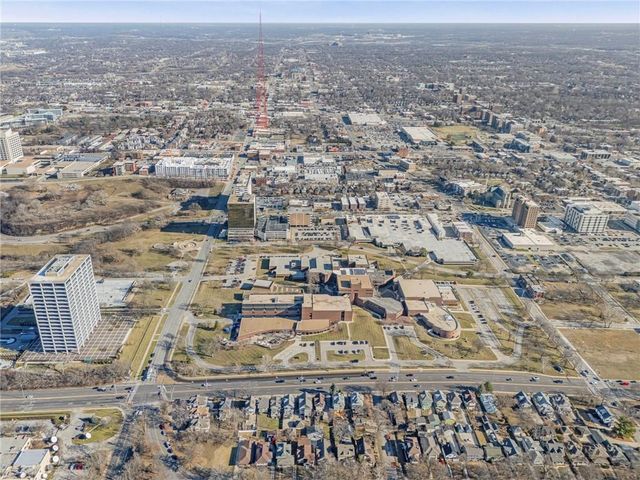 3132 Summit Street, Kansas City, MO 64111