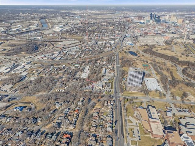 3132 Summit Street, Kansas City, MO 64111