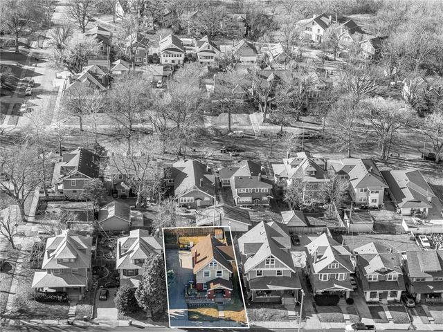 3132 Summit Street, Kansas City, MO 64111