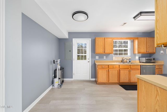 568 Gray Station Road Apt 3, Johnson City, TN 37615