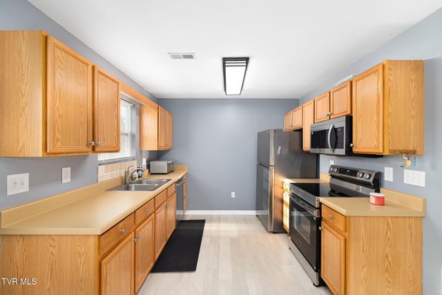 568 Gray Station Road Apt 3, Johnson City, TN 37615