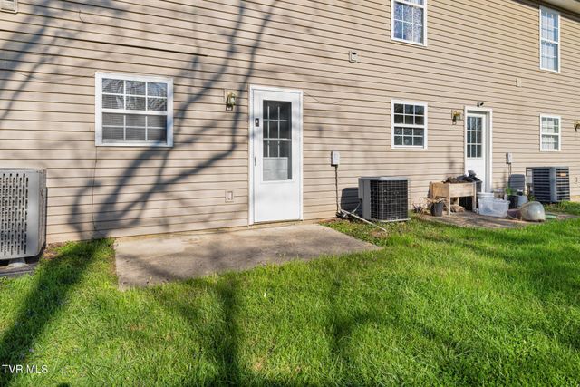 568 Gray Station Road Apt 3, Johnson City, TN 37615