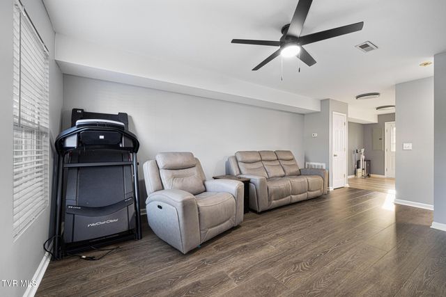 568 Gray Station Road Apt 3, Johnson City, TN 37615