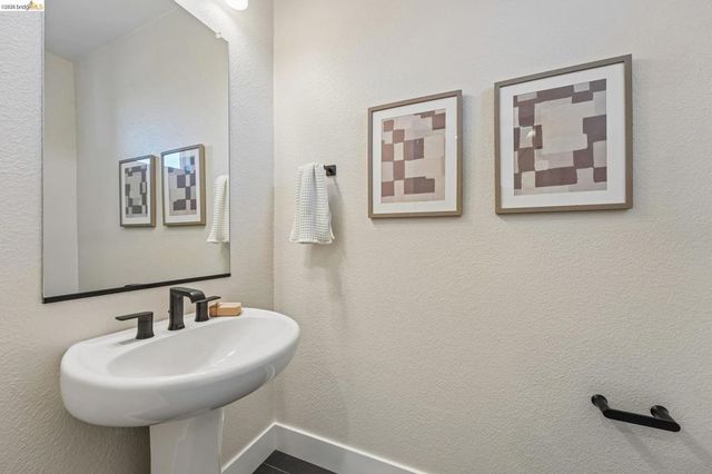453 Sentinel Dr, Alameda, CA 94501
