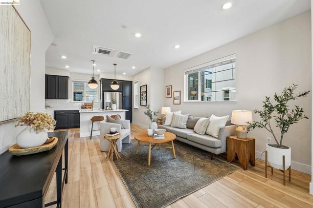 453 Sentinel Dr, Alameda, CA 94501