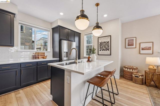 453 Sentinel Dr, Alameda, CA 94501