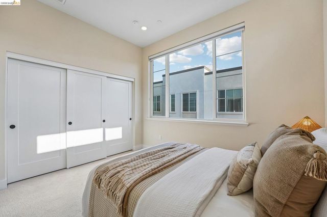 453 Sentinel Dr, Alameda, CA 94501