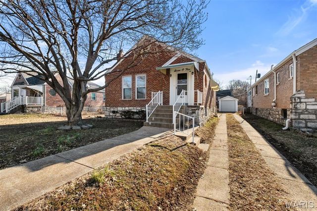 704 Dallas Drive, Bella Villa, MO 63125