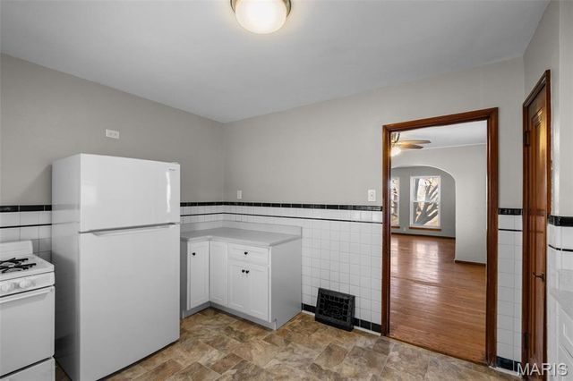 704 Dallas Drive, Bella Villa, MO 63125