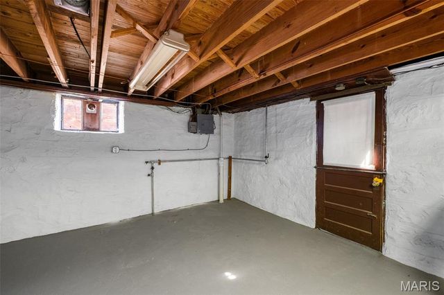 704 Dallas Drive, Bella Villa, MO 63125