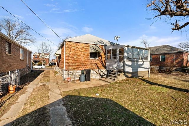 704 Dallas Drive, Bella Villa, MO 63125