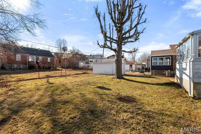 704 Dallas Drive, Bella Villa, MO 63125