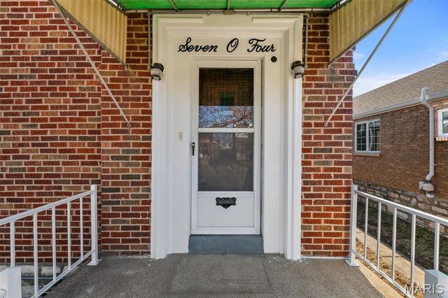 704 Dallas Drive, Bella Villa, MO 63125