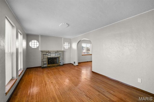 704 Dallas Drive, Bella Villa, MO 63125