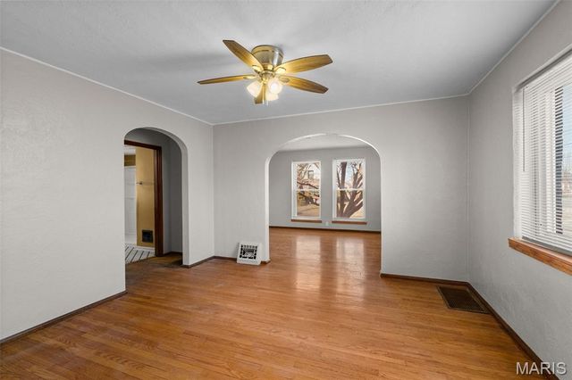 704 Dallas Drive, Bella Villa, MO 63125