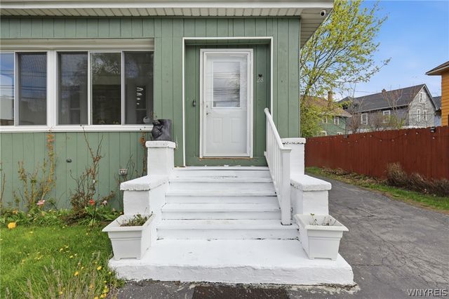 28 Mineral Springs Road, Buffalo, NY 14210