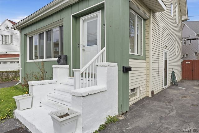 28 Mineral Springs Road, Buffalo, NY 14210
