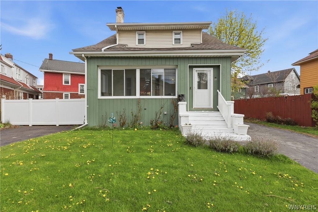 28 Mineral Springs Road, Buffalo, NY 14210
