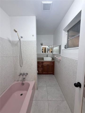 717 NE 1st St BACK, Hallandale Beach, FL 33009