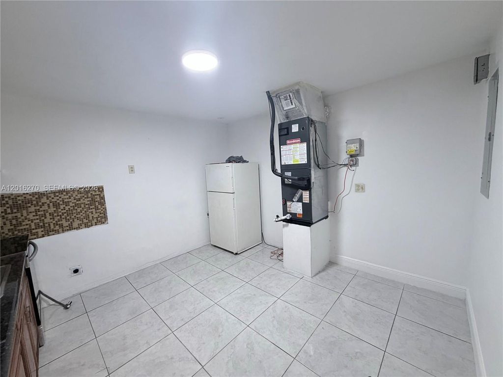 717 NE 1st St BACK, Hallandale Beach, FL 33009