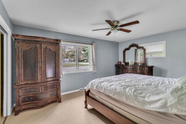 8784 W Oakwood Drive, St. John, IN 46373