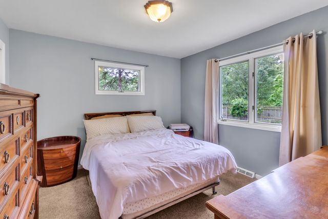 8784 W Oakwood Drive, St. John, IN 46373